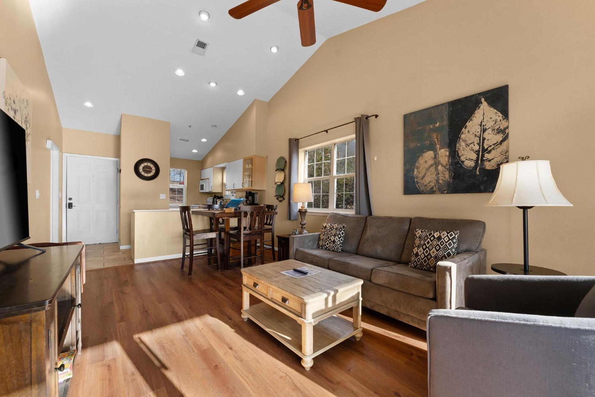 Cozy Top Floor 2Br Condo With View And Amenities!! Point Lookout 外观 照片