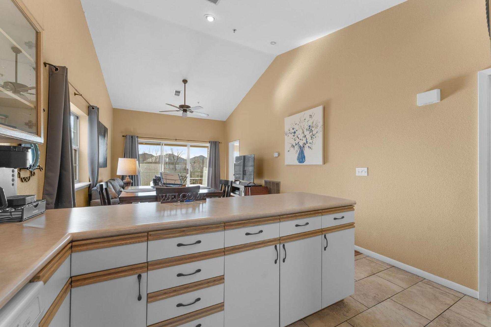Cozy Top Floor 2Br Condo With View And Amenities!! Point Lookout 外观 照片